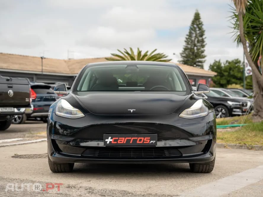 Tesla Model 3 Long-Range Dual Motor AWD — fotografia 3