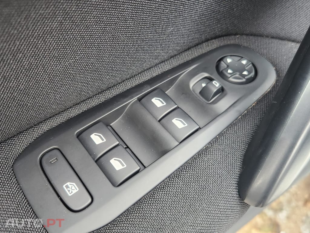 Peugeot 308 1.5 BlueHDi Business Line