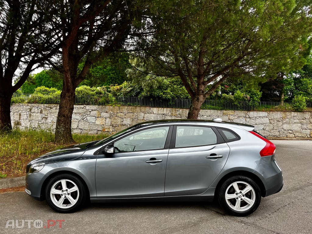 Volvo V40 D2