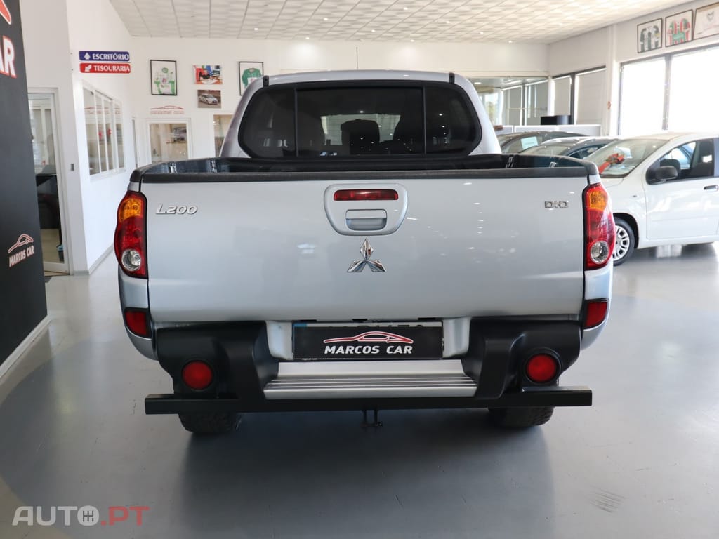 Mitsubishi L200 2.5 DI-D CD Invite AC 4WD