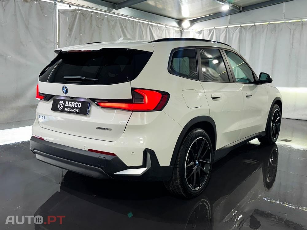 BMW iX1 xDrive30
