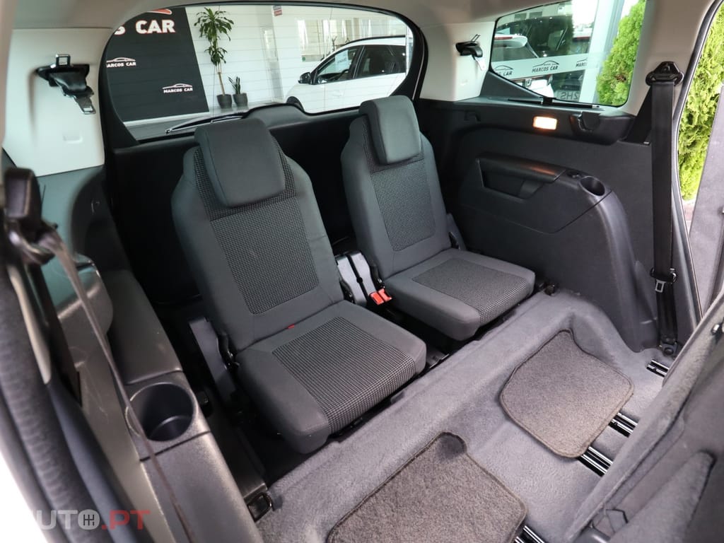 Peugeot 5008 1.6 E-HDi 7L SE Style 2-Tronic
