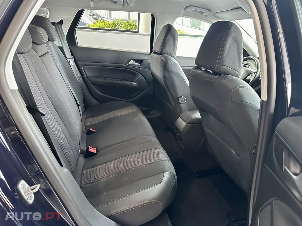 Peugeot 308 SW BlueHDi 130 EAT8 Stop & Start Allure Business-Pack