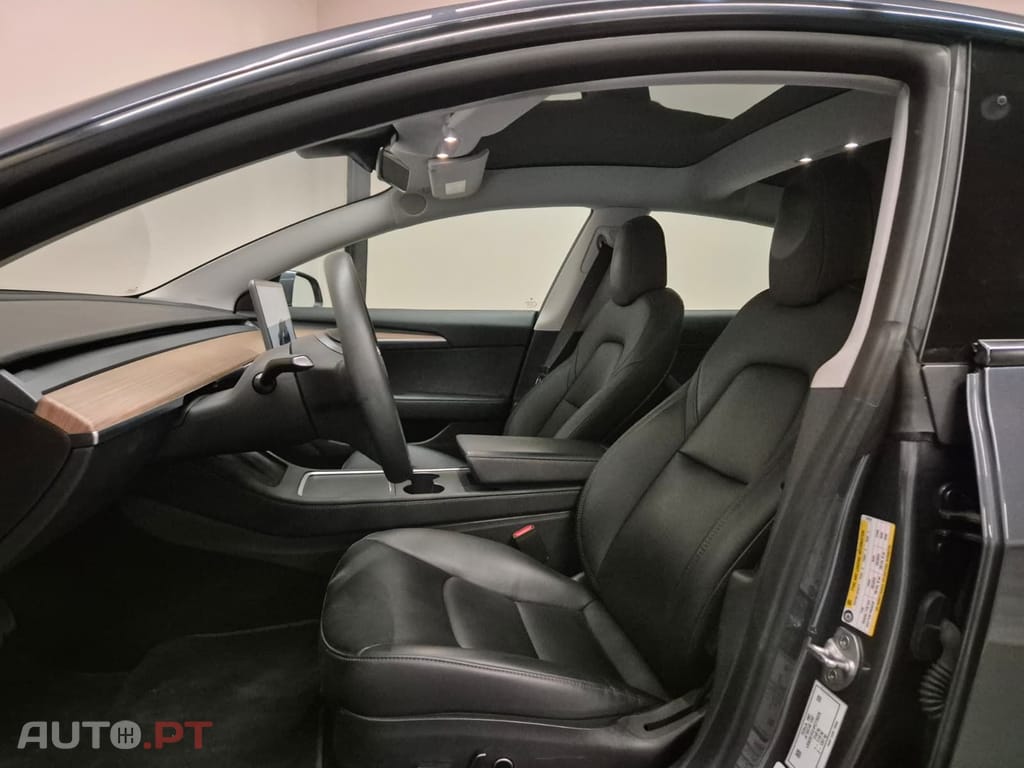 Tesla Model 3 BEV RWD — fotografia 17