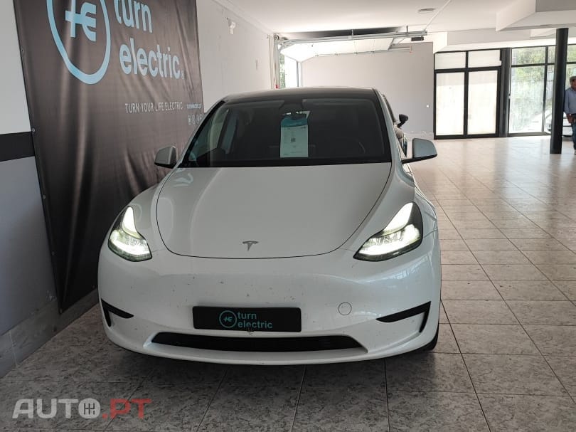 Tesla Model Y Long Range RWD — fotografia 3