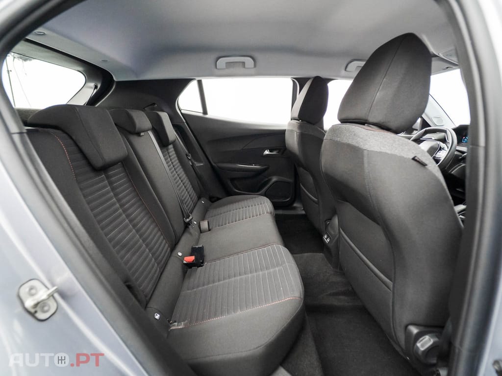 Peugeot E-2008 50 kWh Active Pack