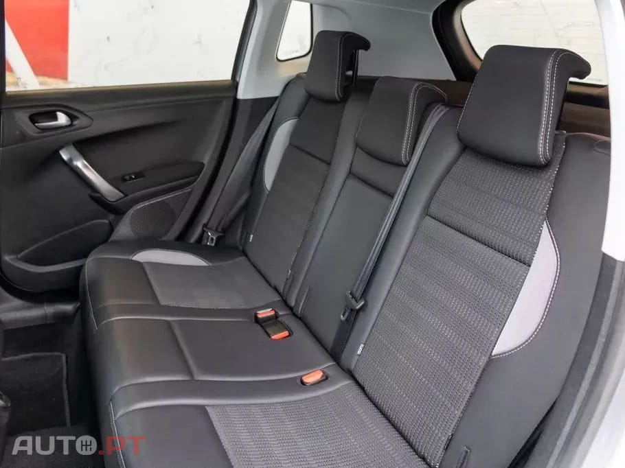 Peugeot 2008 1.6 BlueHDi EAT6 Allure