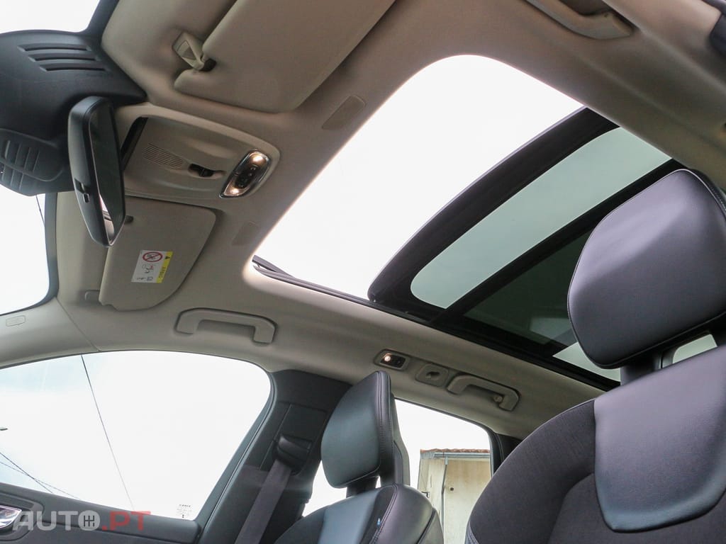 Volvo XC60 2.0 T8 PHEV Momentum AWD