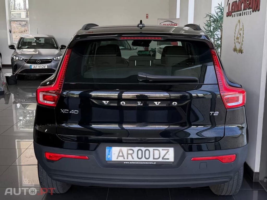 Volvo XC 40 1.5 T2 Momentum Core — fotografia 5