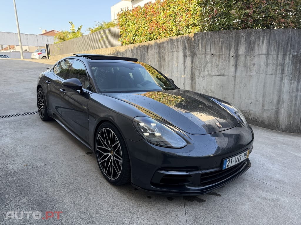 Porsche Panamera 4 E-Hybrid Platinum Edition
