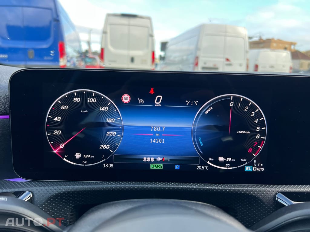 Mercedes-Benz A 250 e AMG Line