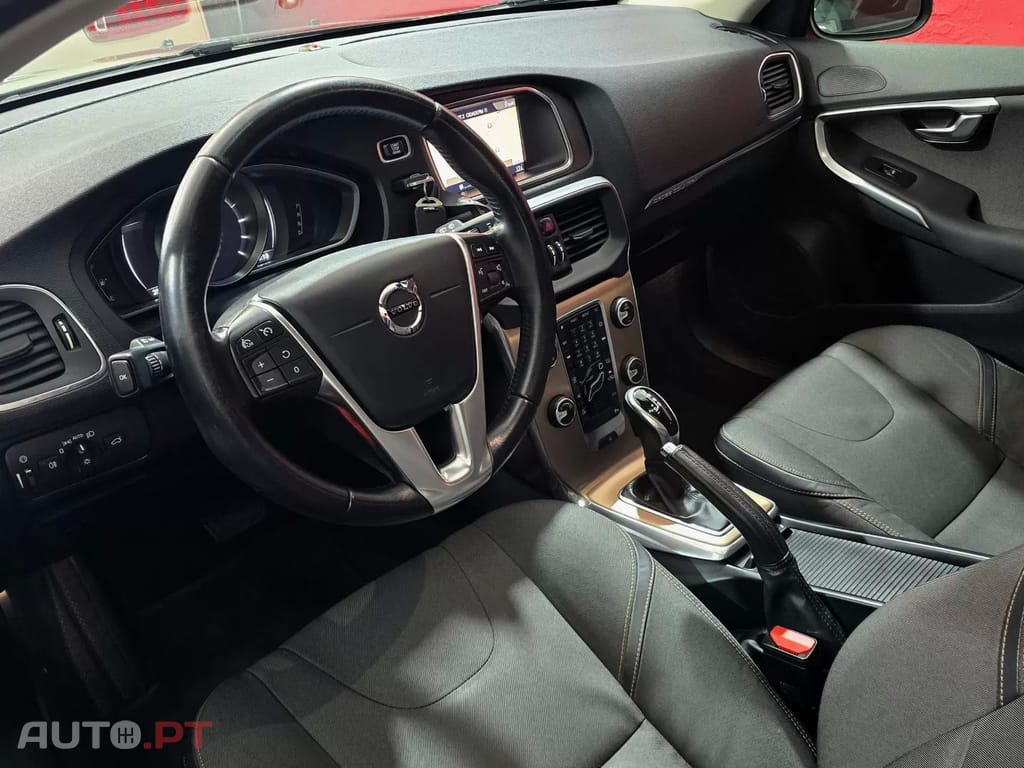 Volvo V40 Cross Country 2.0 D2 Momentum Geartronic