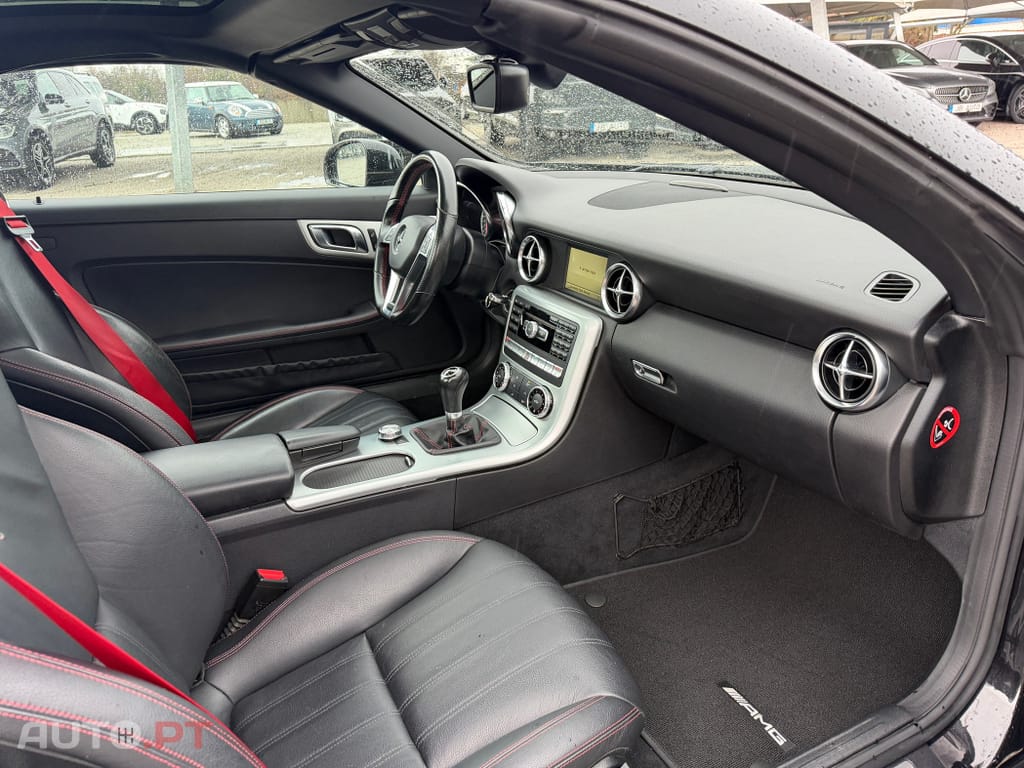 Mercedes-Benz SLK 200 Outro