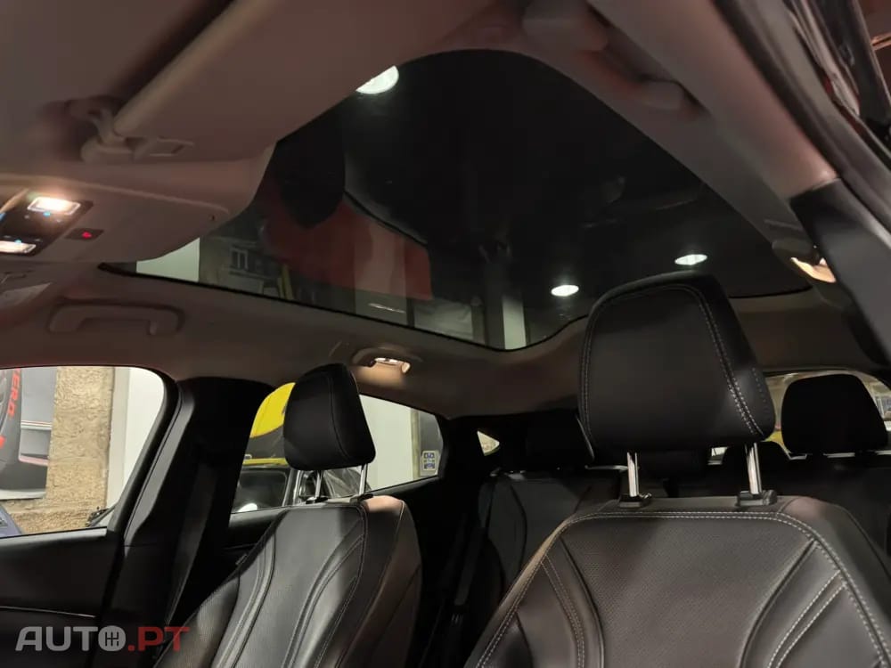 Ford Mustang Mach-E Alargada