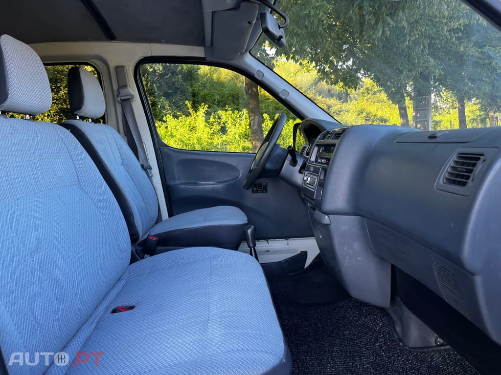 Toyota HiAce 9 Lugares