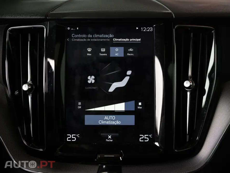 Volvo XC60 2.0 T8 PHEV R-Design AWD