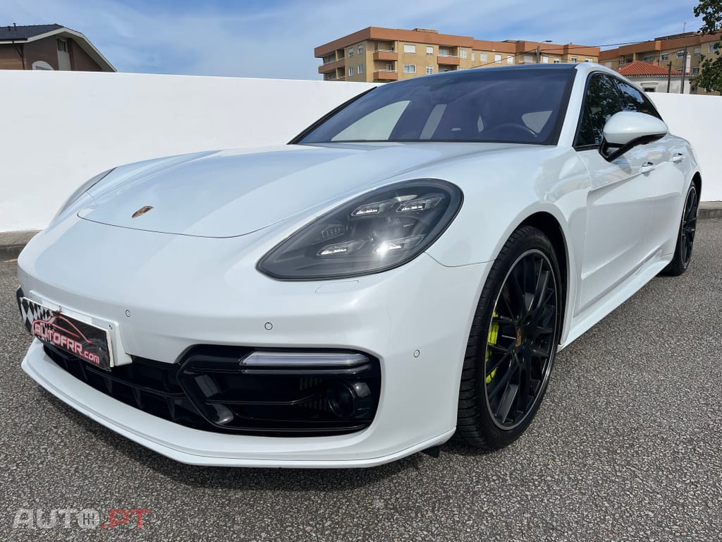 Porsche Panamera 4 E-Hybrid