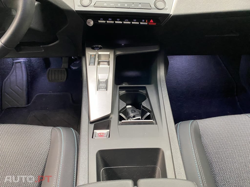 Peugeot 408 1.2 Hybrid Allure e-DCS6