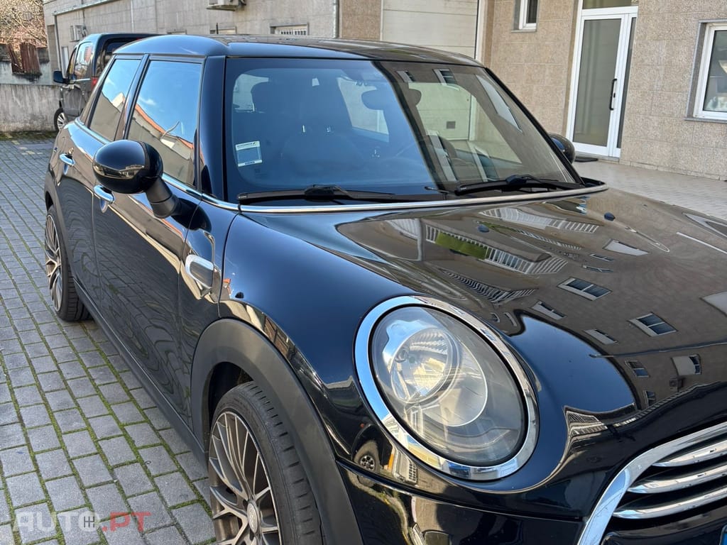MINI Cooper F55