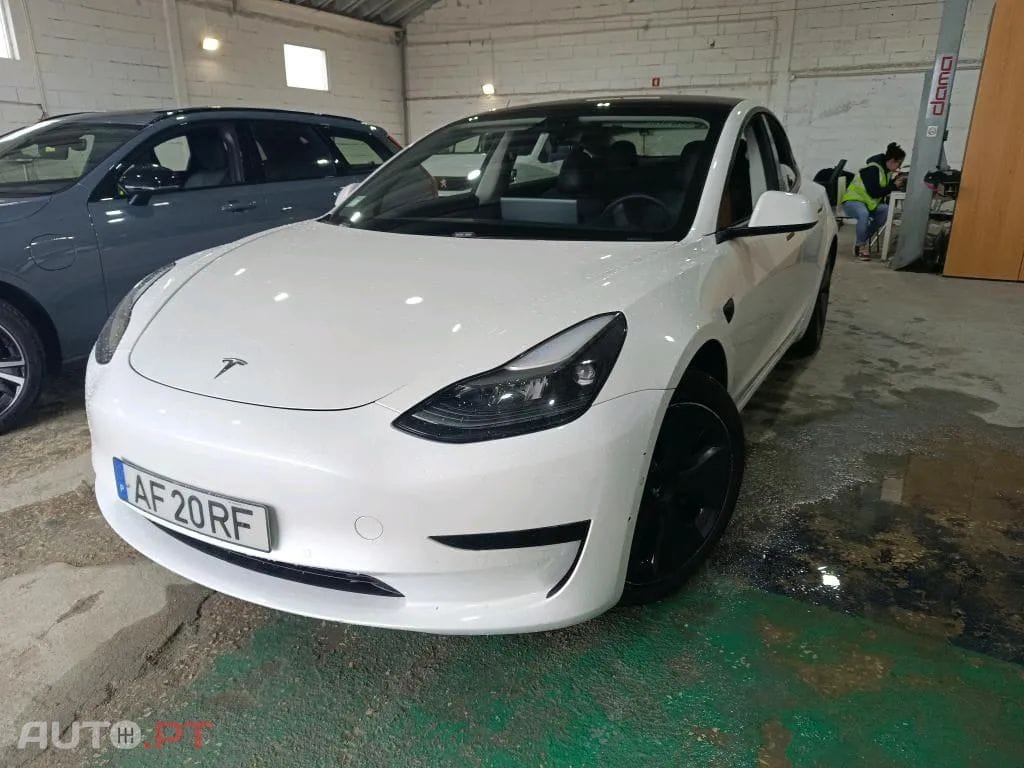 Tesla Model 3 Standard Range Plus RWD