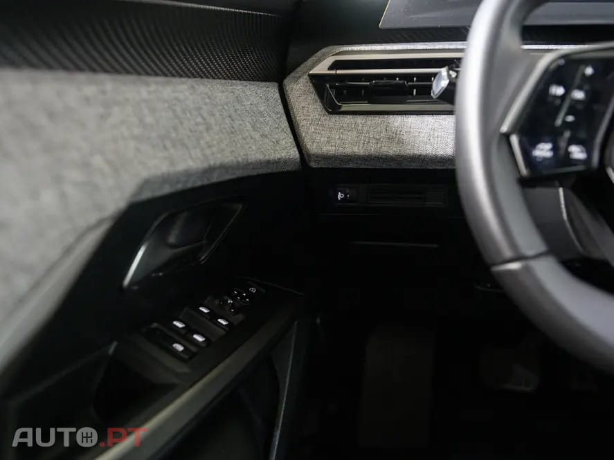 Peugeot 3008 1.2 Hybrid Allure e-DCS6