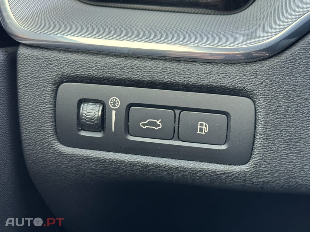 Volvo XC60 2.0 T6 PHEV R-Design AWD