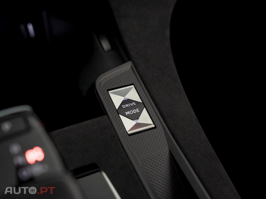 DS DS7 Crossback E-Tense Performance Line EAT8