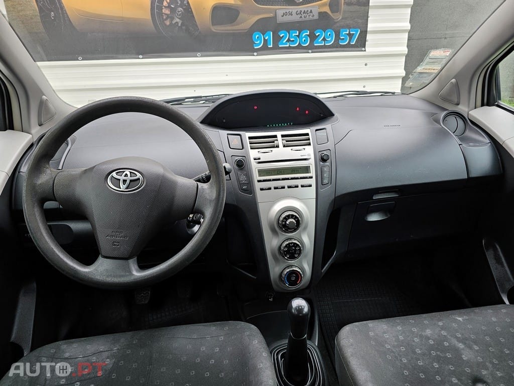 Toyota Yaris 1.0 VVT-i AC Manual