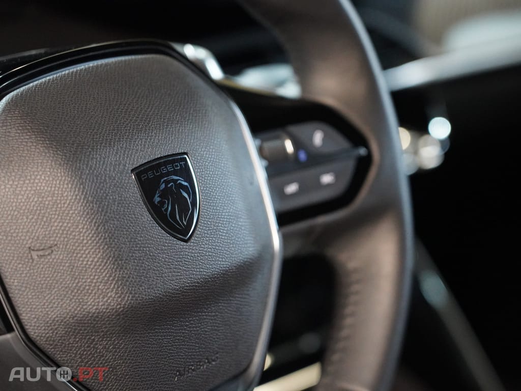 Peugeot 2008 1.2 Hybrid Allure e-DCS6