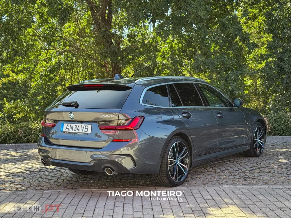 BMW 330 e Pack Desportivo M Auto