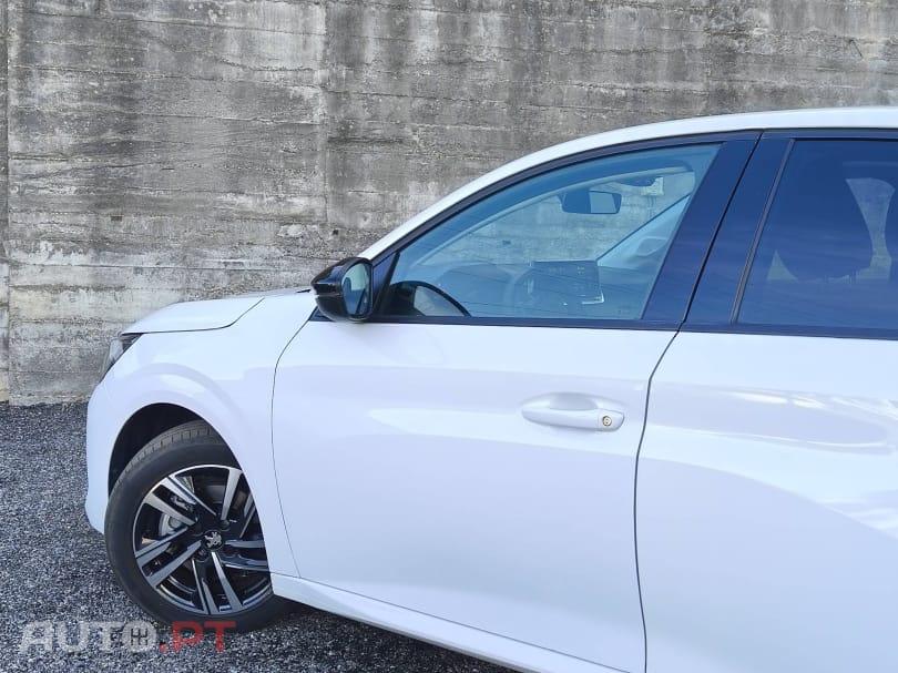 Peugeot 208 PureTech 100 EAT8 Allure