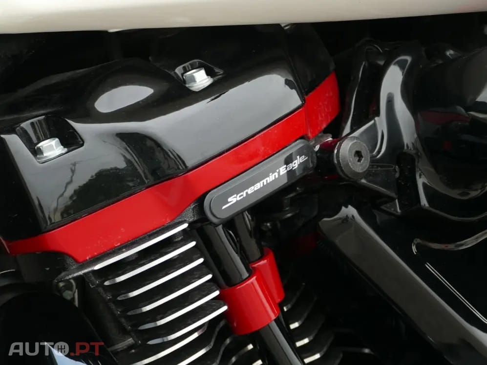 Harley Davidson FL CVO ROAD GLIDE ST
