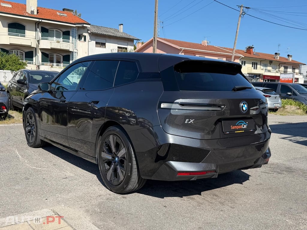 BMW iX xDrive 50 Pack Desportivo
