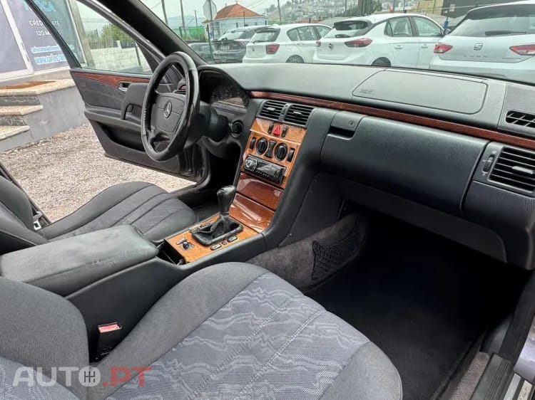 Mercedes-Benz E 220 CDI Classic