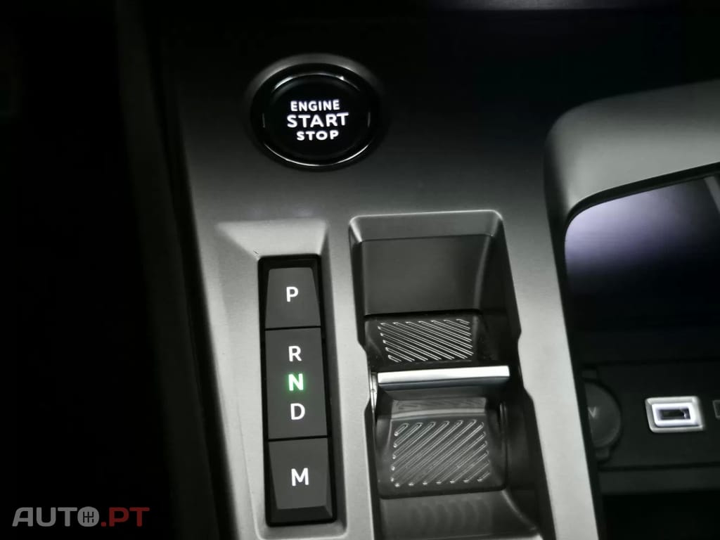 Peugeot 408 1.2 Hybrid Allure e-DCS6
