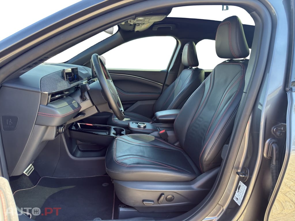 Ford Mustang Mach-E AWD PREMIUM