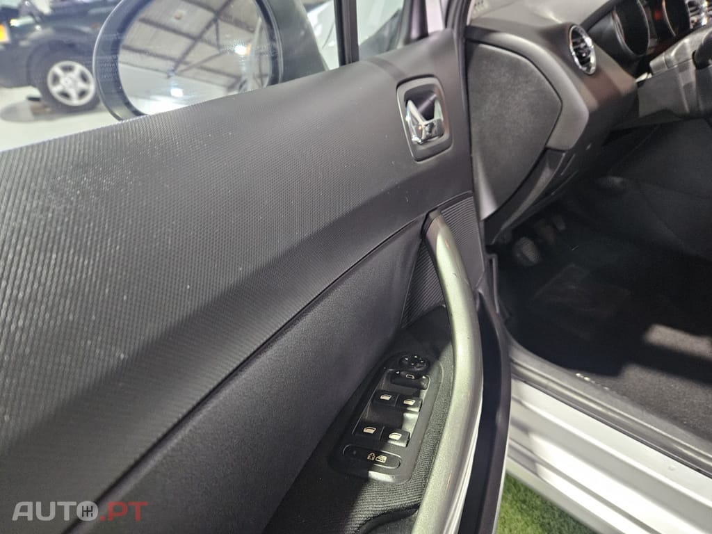 Peugeot 308 1.4 16V Executive (2007-2010)