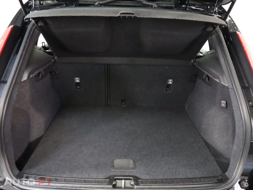 Volvo XC40 1.5 T4 Essential PG HYBRID