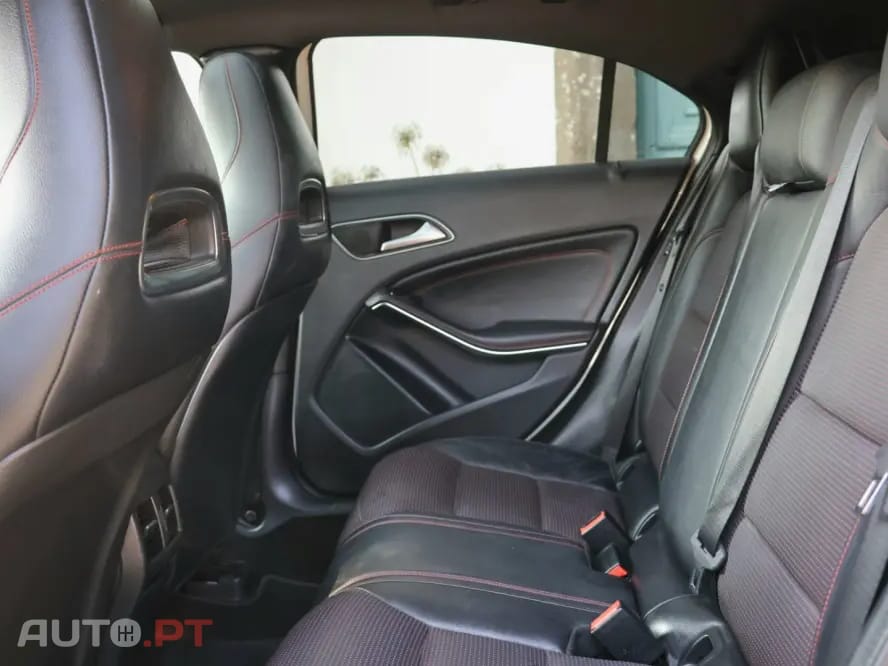 Mercedes-Benz A 180 AMG Line