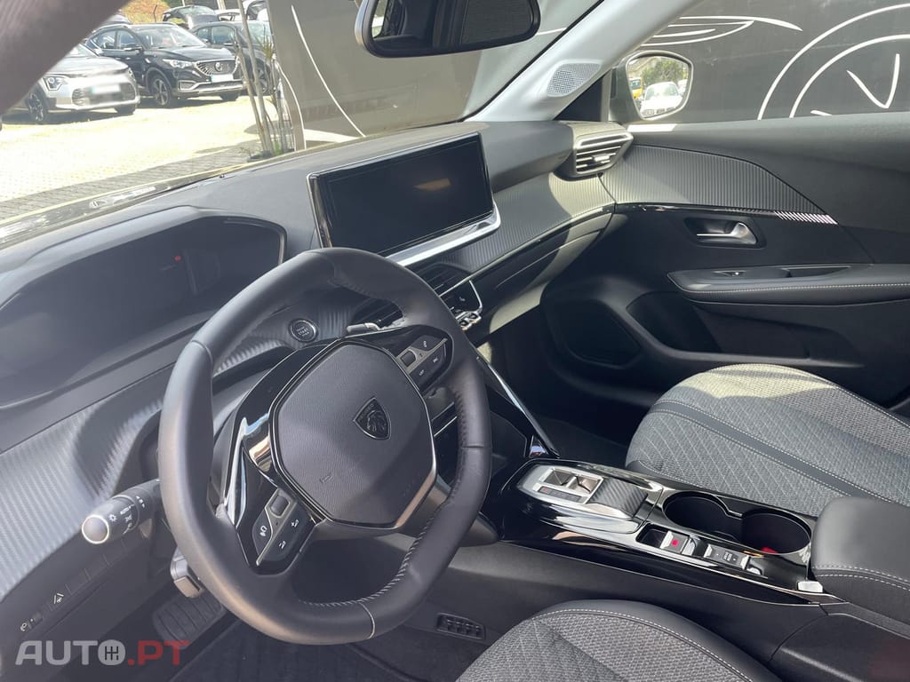 Peugeot 208 1.2 Hybrid Allure e-DCS6