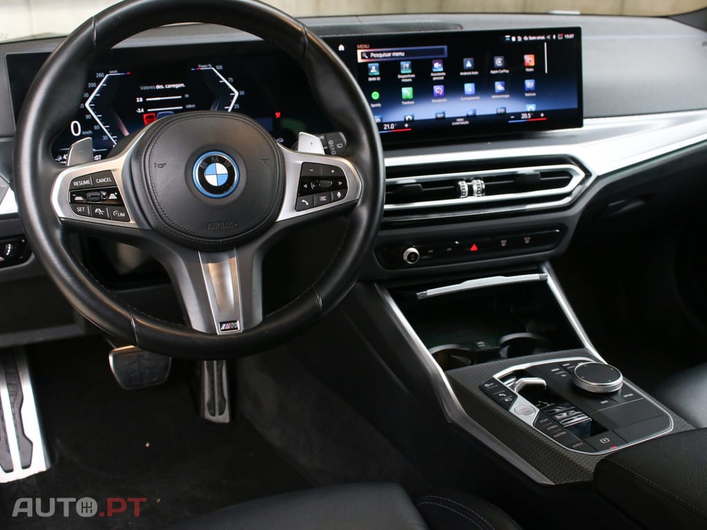 BMW 330 e Touring Pack Desportivo M Auto