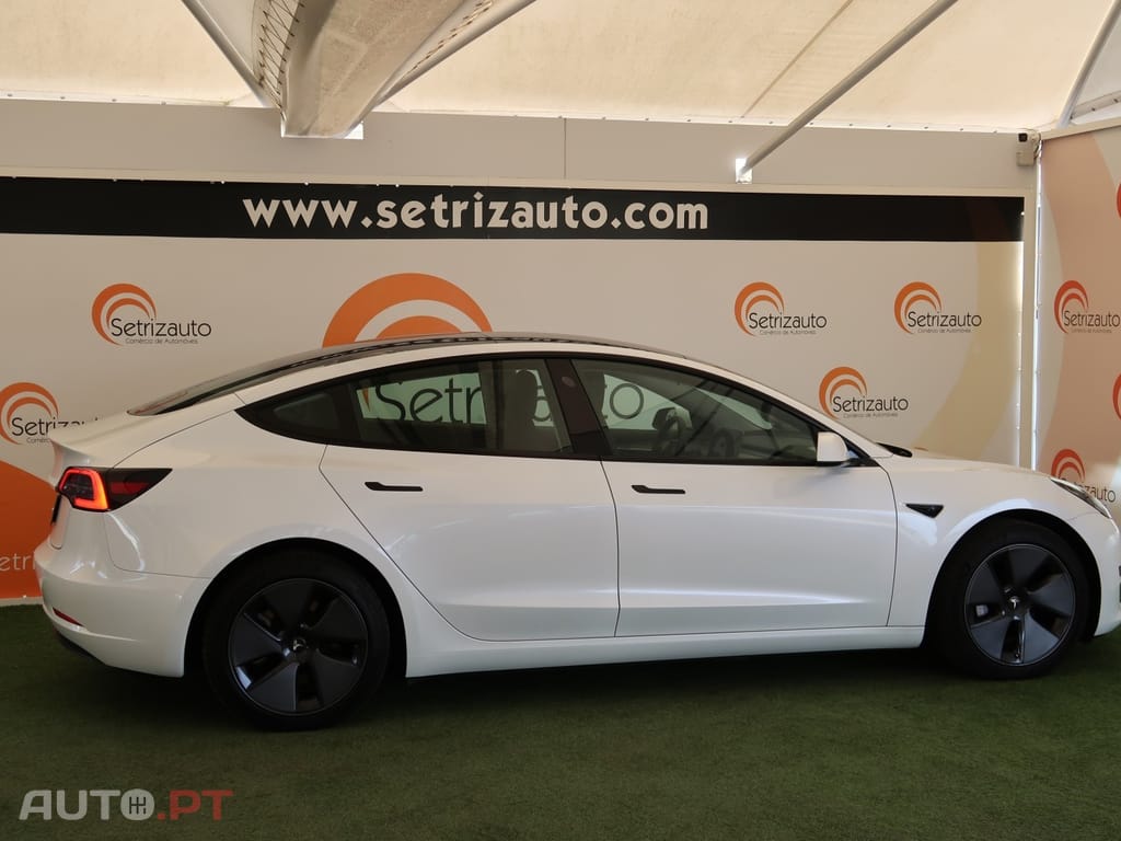 Tesla Model 3 Standard Range Plus RWD