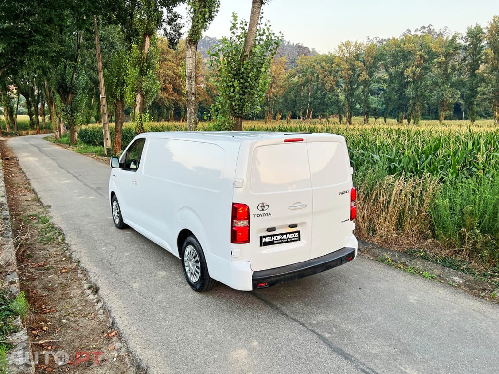 Toyota Proace Verso Long 50KWh Business
