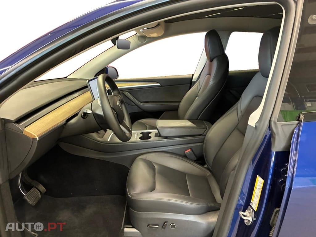 Tesla Model Y Standard RWD
