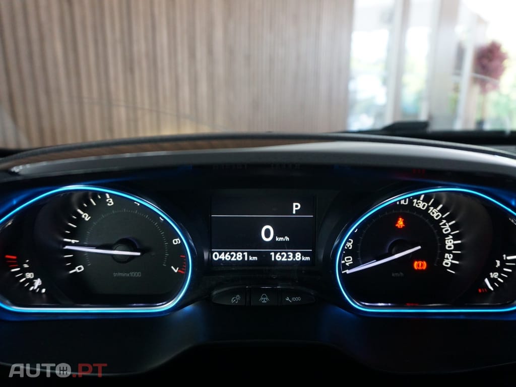 Peugeot 2008 1.2 PureTech Allure EAT6