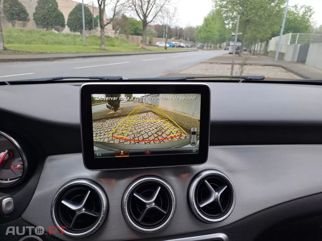 Mercedes-Benz CLA 220 d Shooting Brake AMG Line Aut.