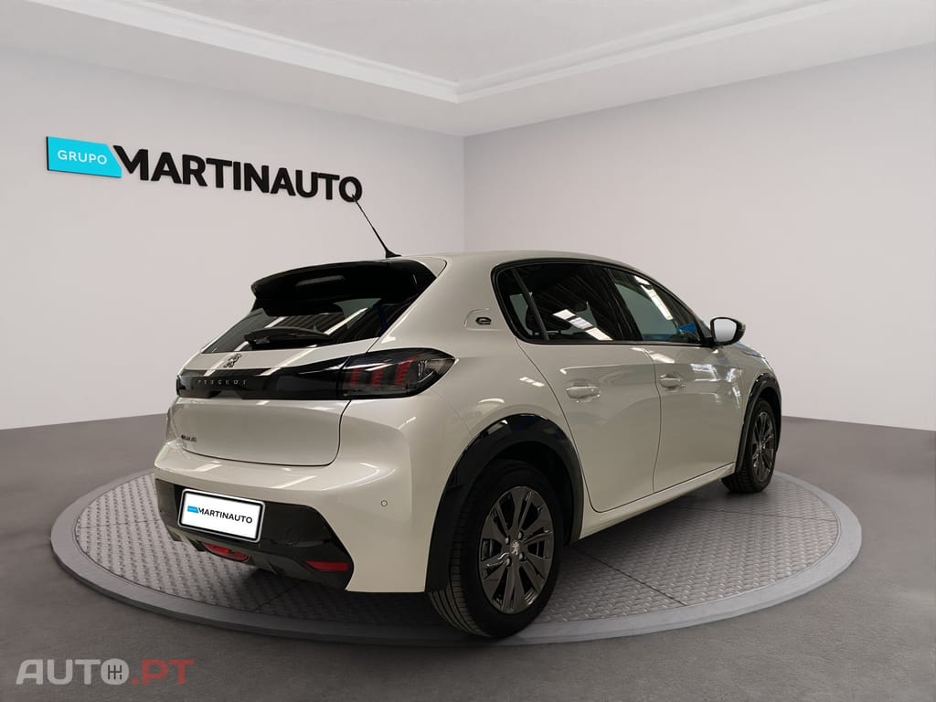 Peugeot E-208 50 kWh Allure Pack