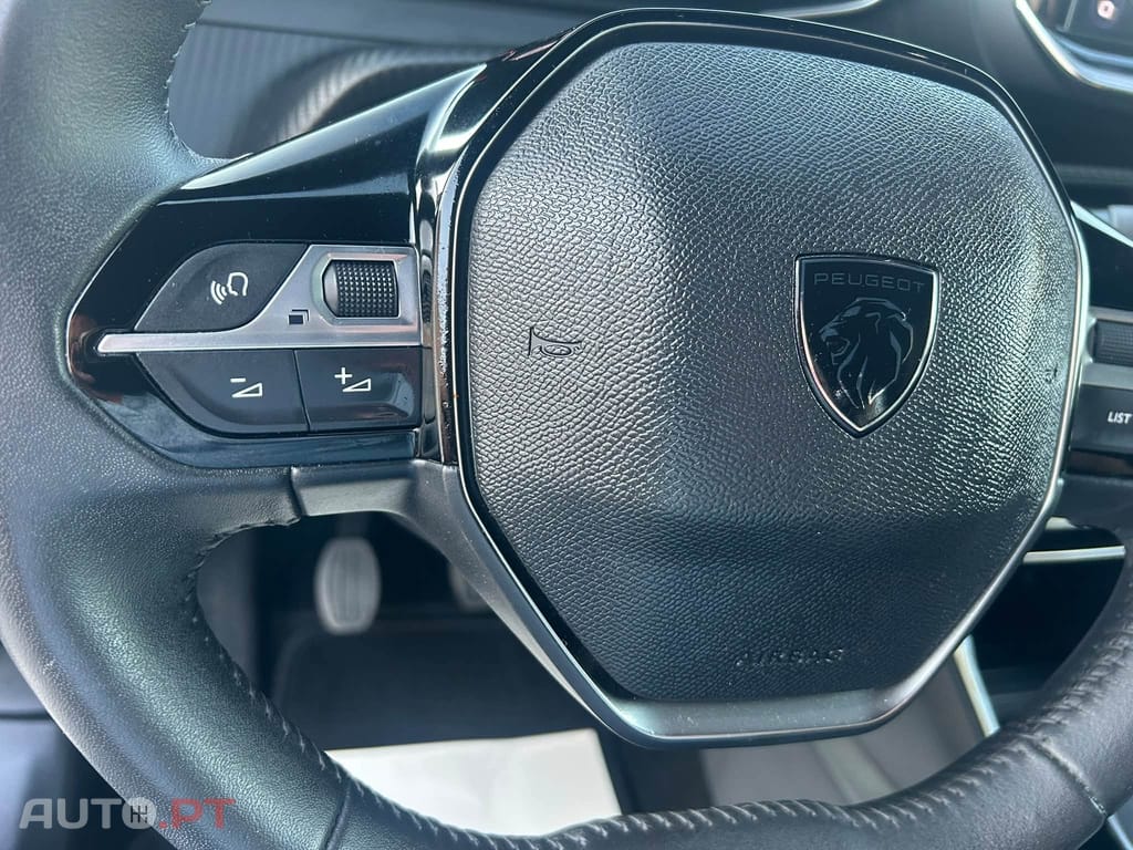 Peugeot 2008 1.2 Pure Tech Allure- Gasolina