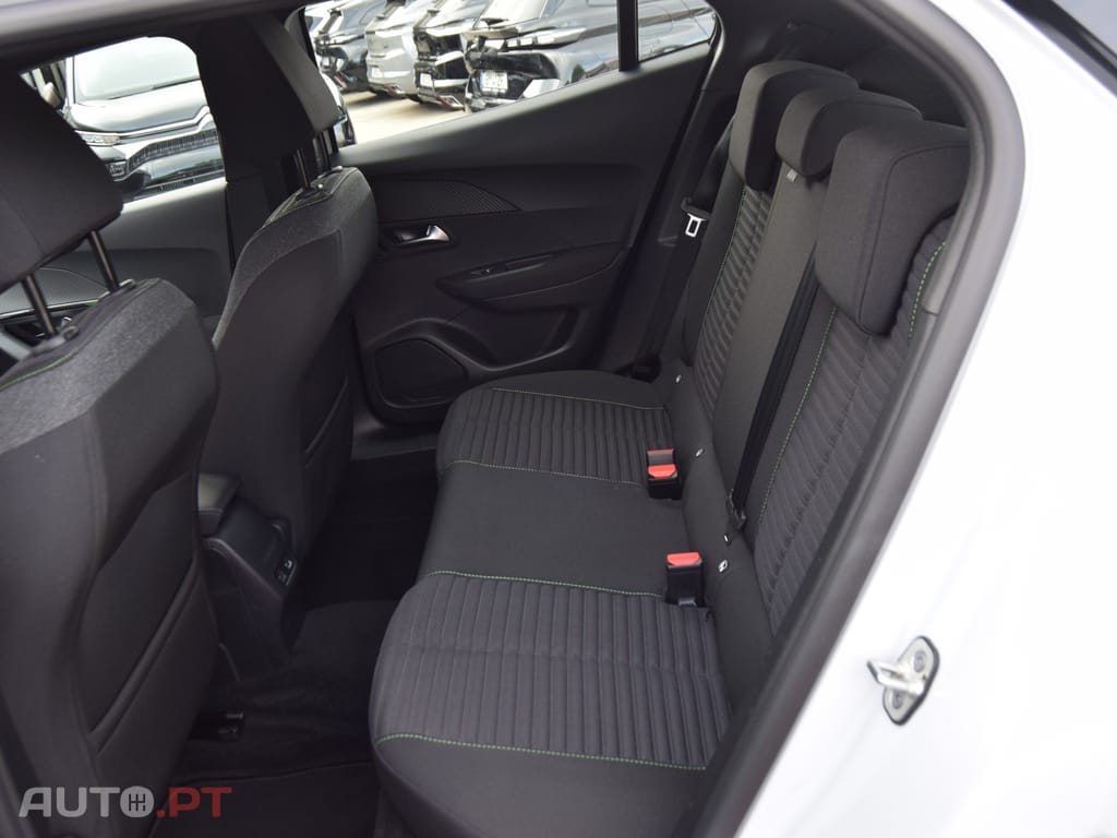 Peugeot E-2008 54 kWh Active EAT8