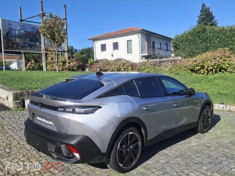 Peugeot 408 Plug-In Hybrid 180 e-EAT8 Allure